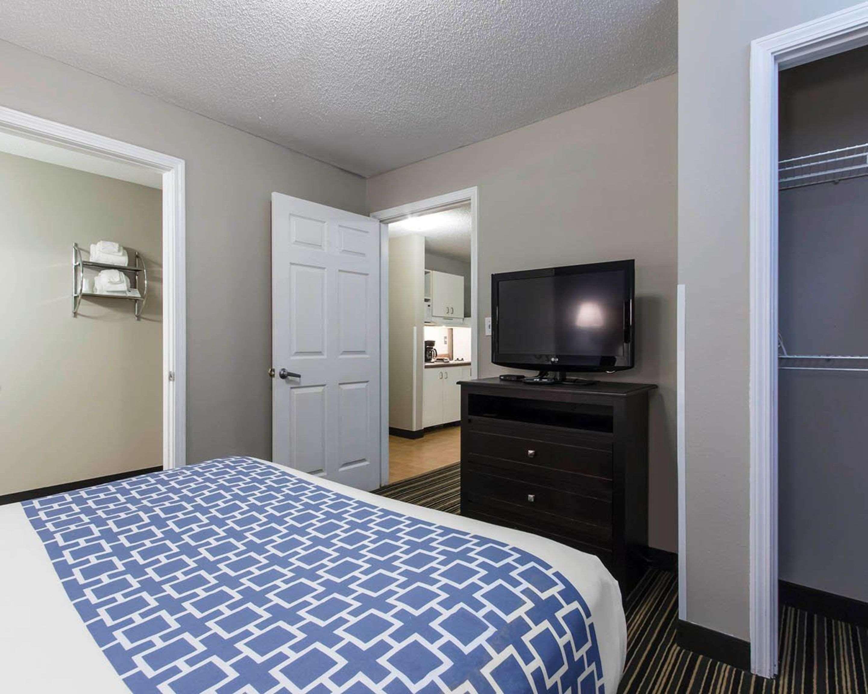 Suburban Extended Stay Hotel Naval Base Area Warrington Екстер'єр фото