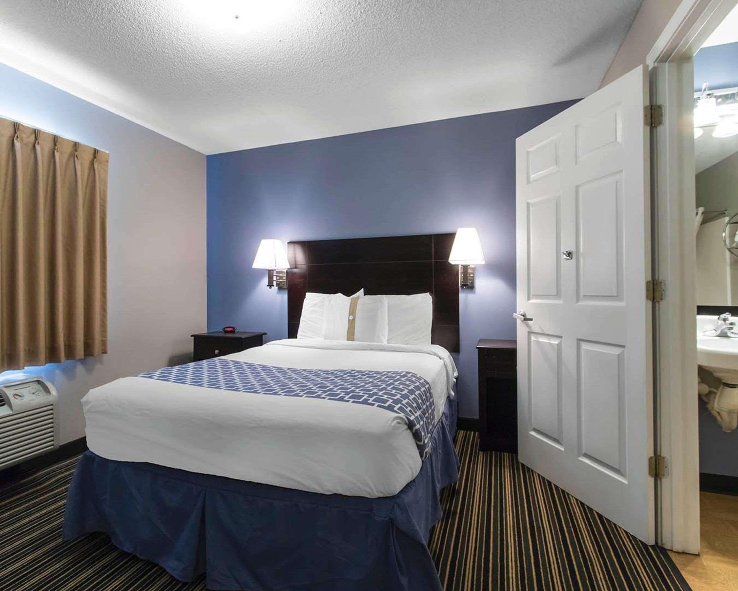 Suburban Extended Stay Hotel Naval Base Area Warrington Екстер'єр фото