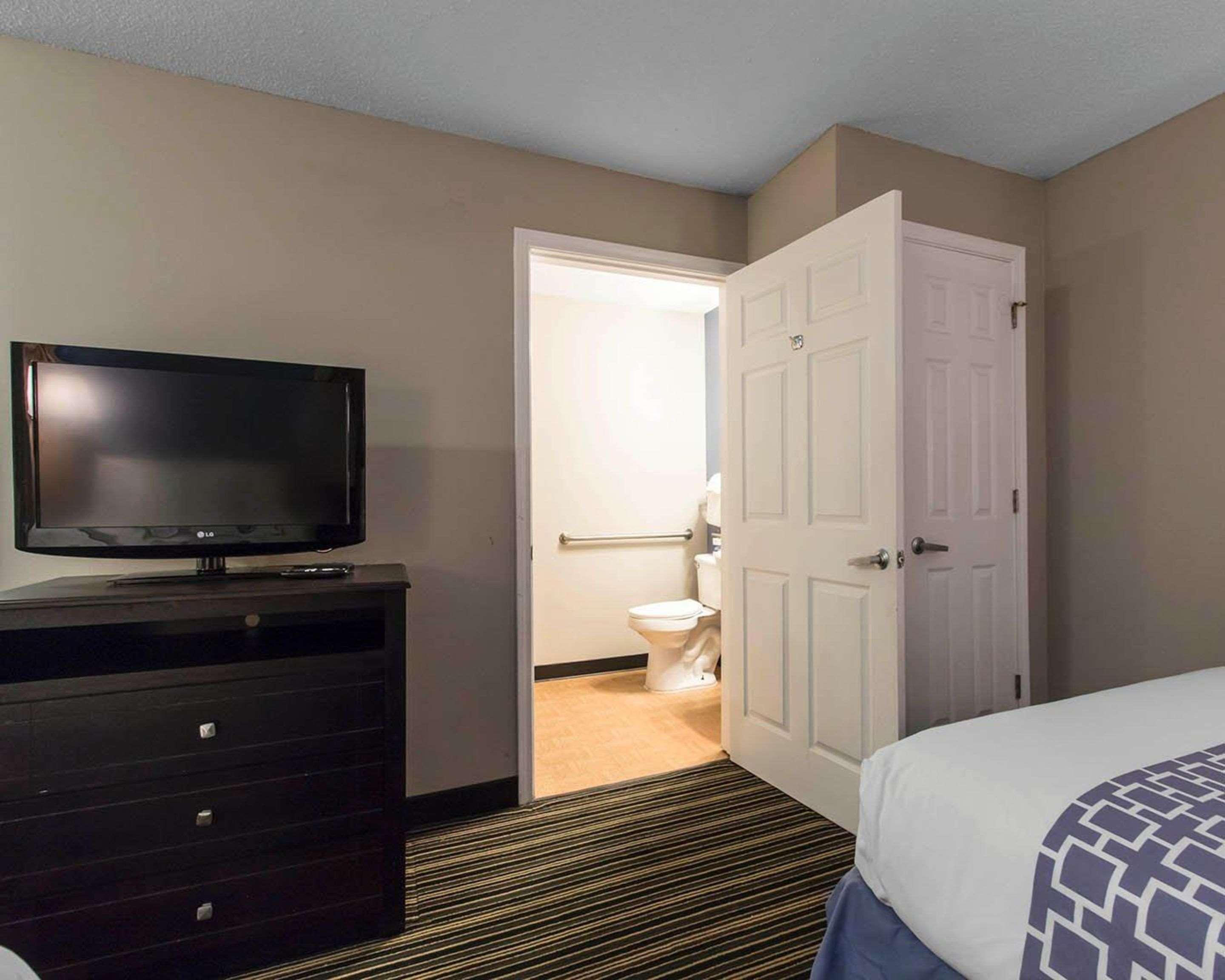 Suburban Extended Stay Hotel Naval Base Area Warrington Екстер'єр фото